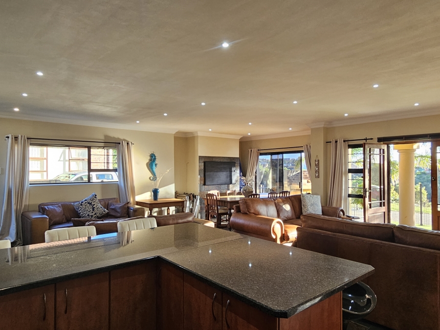 4 Bedroom Property for Sale in Wavecrest Eastern Cape